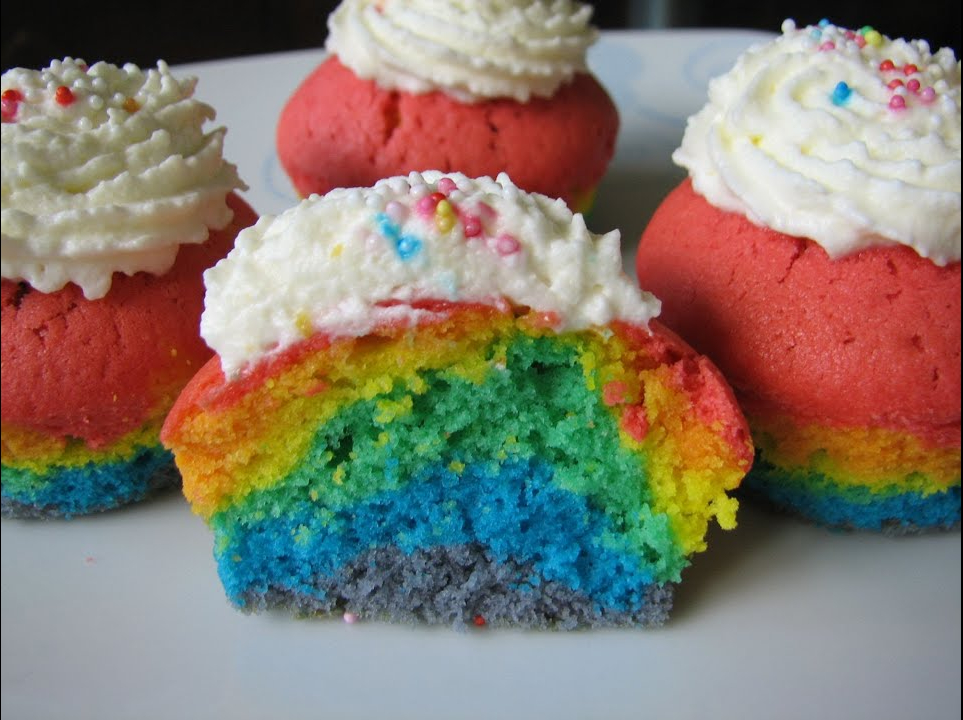 Rainbow Cupcakes (Regenbogen Cupcakes) - amerikanisch-kochen.de