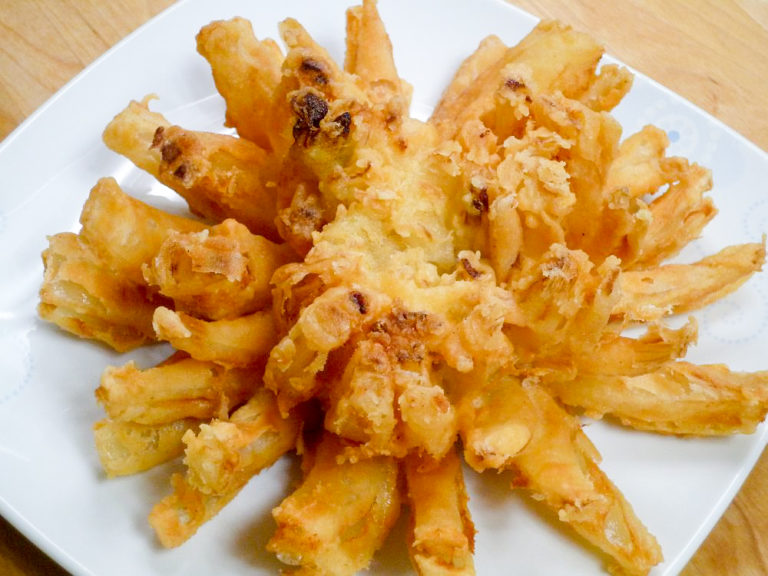 Blooming Onion (Zwiebelblüte) amerikanischkochen.de