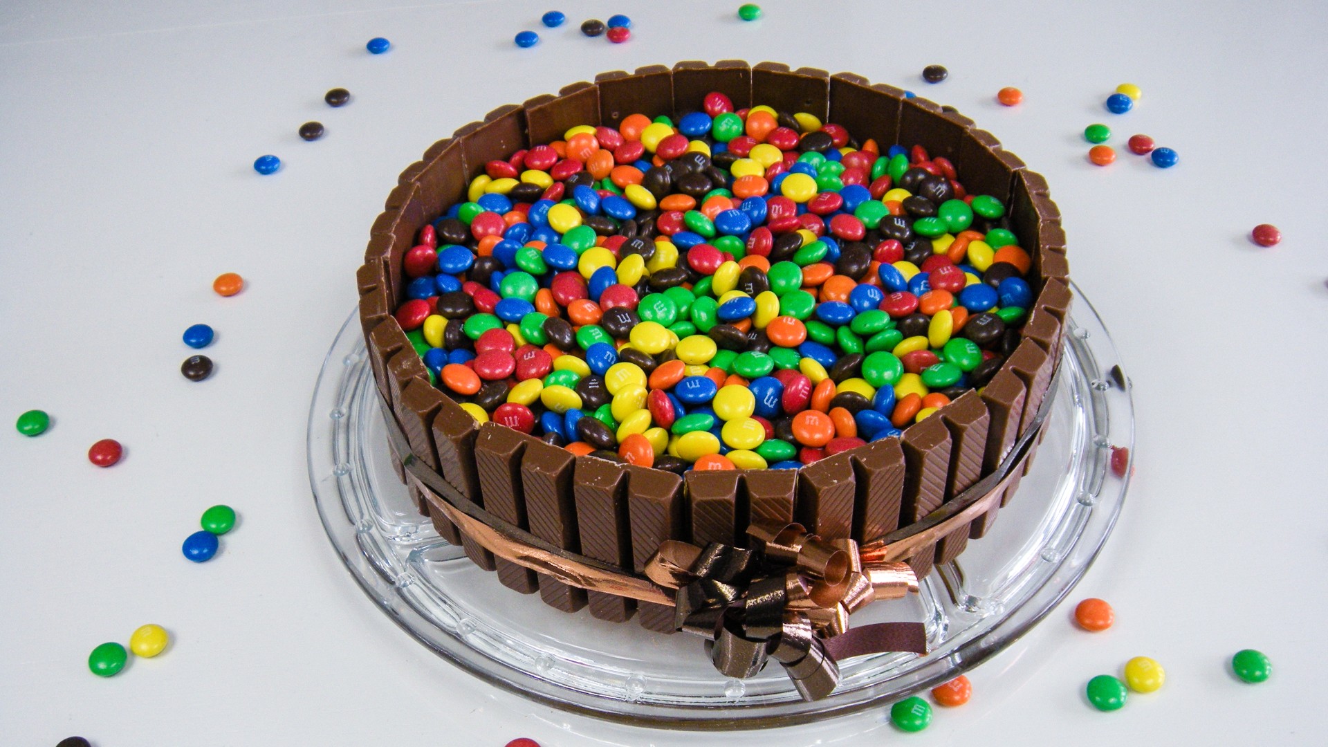 Candy Cake Süßigkeiten Kuchen z.B. mit KitKat und M&M´s