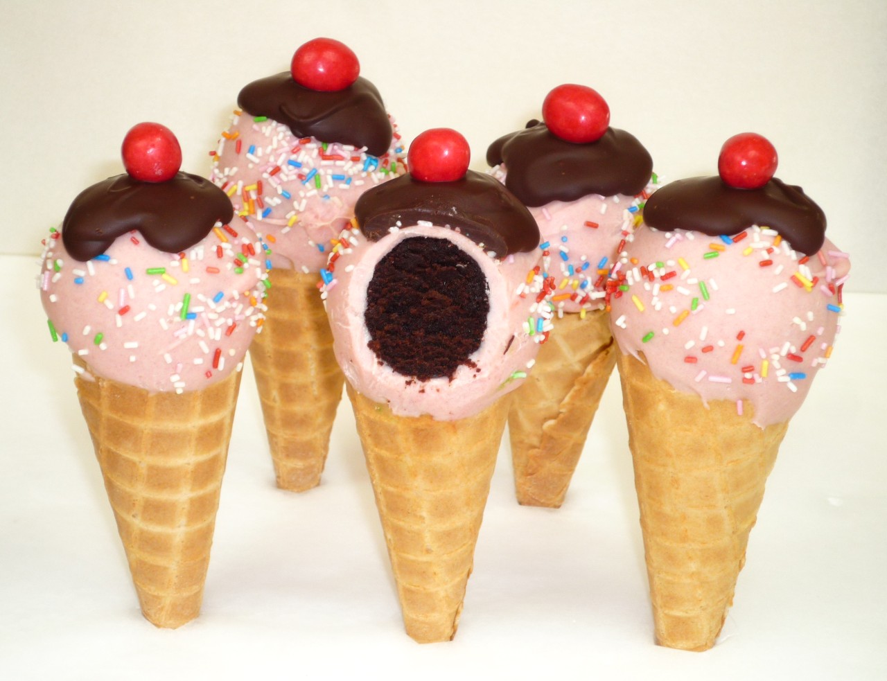 Eiswaffel-Cake Pops (Ice Cream Cone Cake Pops) - amerikanisch-kochen.de