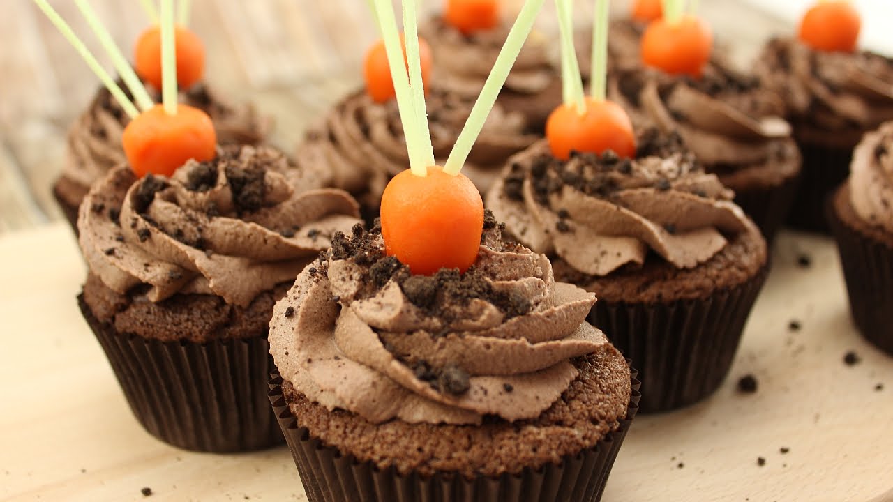 Schoko-Cupcakes mit Marzipan-Deko / Chocolate Cupcakes - amerikanisch ...