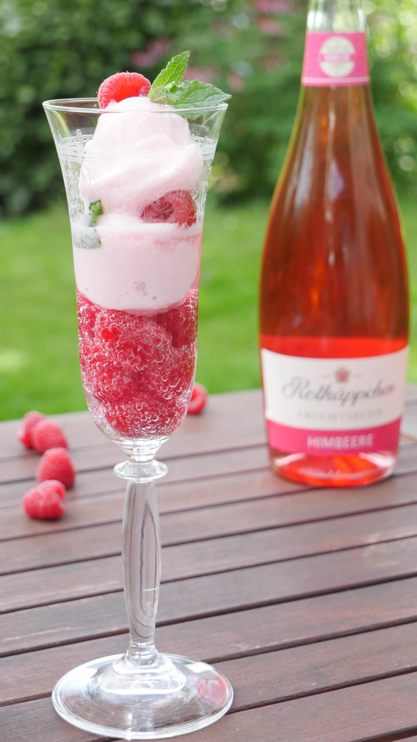 Fruchtsecco Sundae I Leckerstes Himbeer-Sekt-Eis mit Rotkäppchen