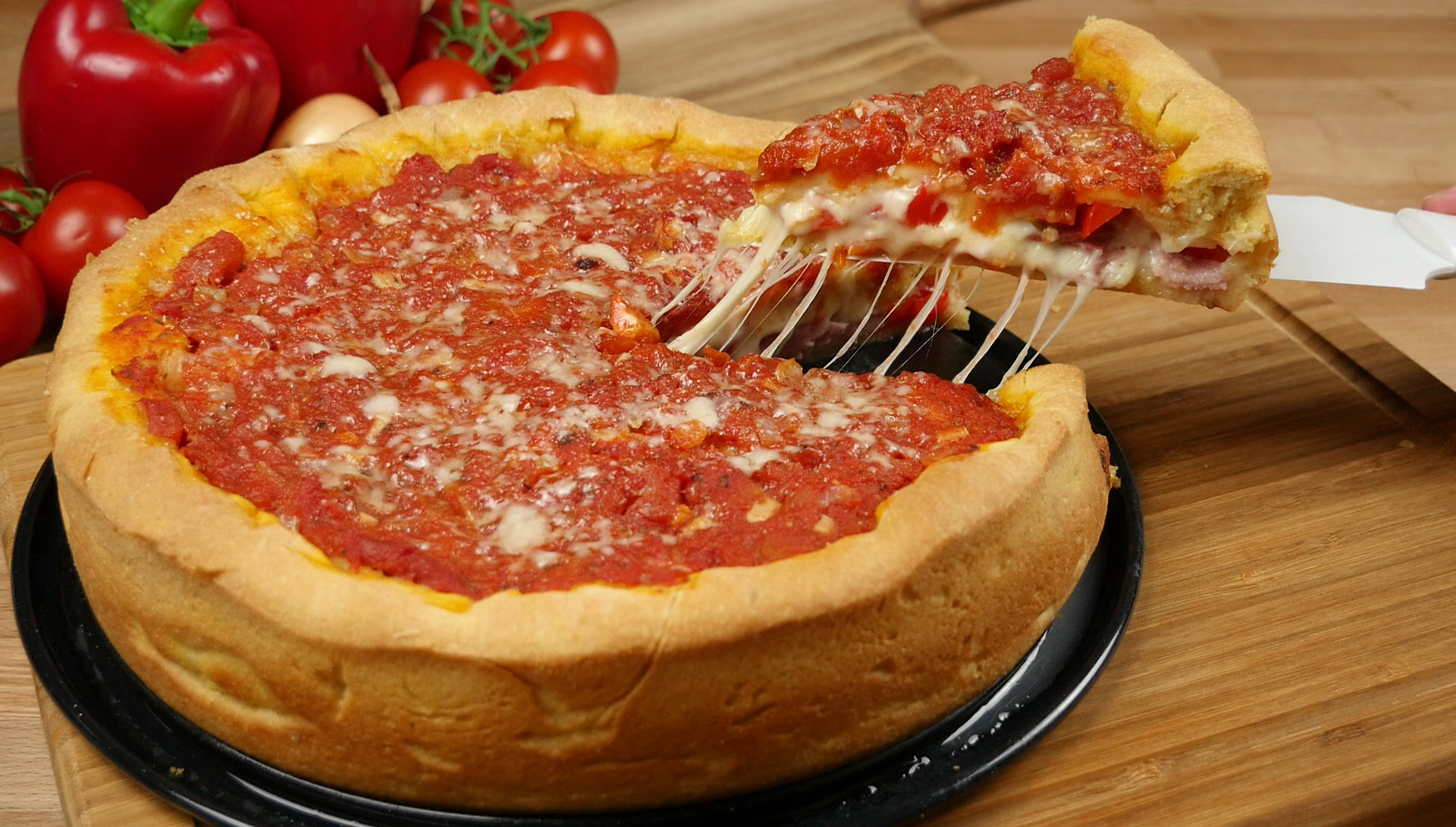 Чикаго пицца. Чикаго Deep dish pizza. Чикаго стайл пицца. Пицца в Чикагском стиле. Толстая пицца Чикаго.