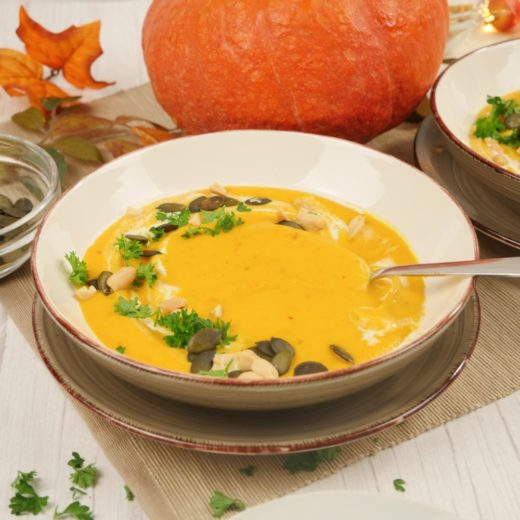 Cremige Kürbissuppe mit geröstetem Kürbis - Roast Pumpkin Soup ...