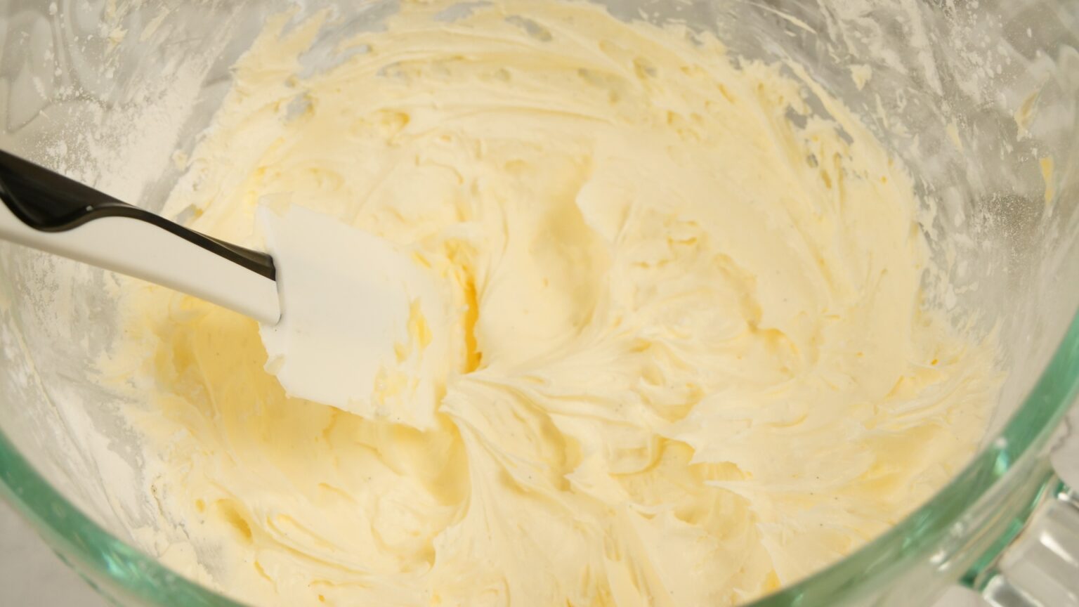 Basisrezept für Cream Cheese Frosting mit europäischem Frischkäse ...