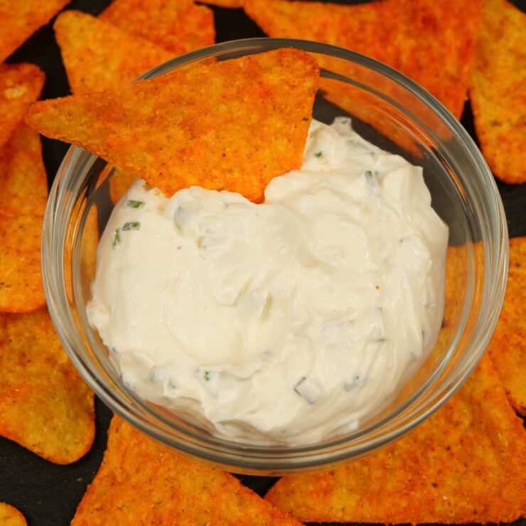 Nachos wie im Kino | Nachos mit Salsa, Käse-Dip &amp; Sour Cream Dip ...