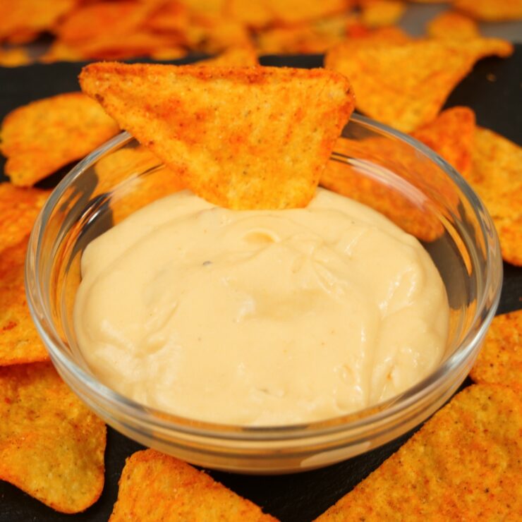 Nachos wie im Kino | Nachos mit Salsa, Käse-Dip &amp; Sour Cream Dip ...